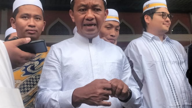 Ketua Umum Partai Golkar sekaligus Menteri ESDM, Bahlil Lahadalia saat safari Ramadhan ke Pondok Pesantren (Ponpes) Al Ashriyyah Nurul Iman Islamic Boarding School, Bogor, Jawa Barat