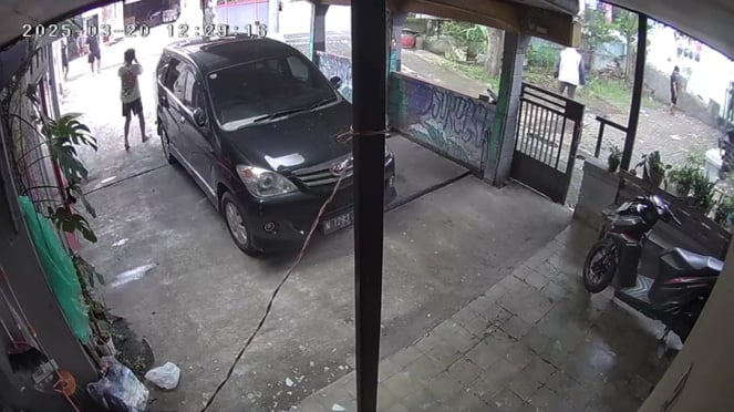 Tangkapan Layar CCTV WARGA. 