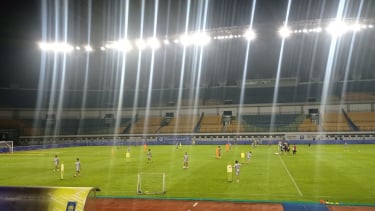 Persib Bandung menjalani sesi latihan tim di Stadion Gelora Bandung Lautan Api (foto: Dede Idrus) 