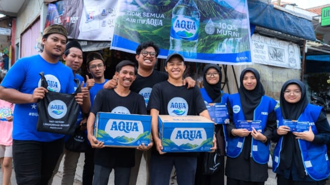 AQUA dan Pandawara Ajak Masyarakat Bandung Jaga Lingkungan di Bulan Ramadan