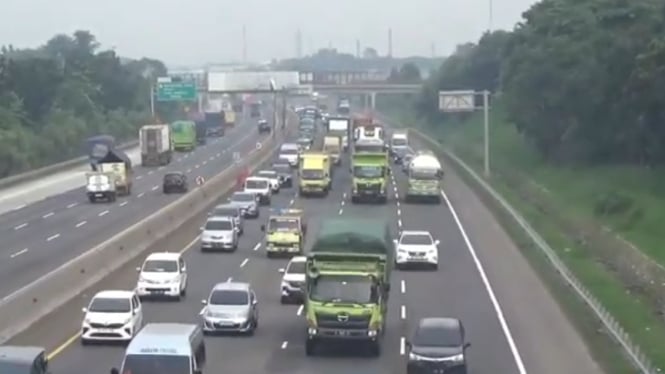 Arus Mudik di Tol Cikampek Terpantau Ramai Lancar