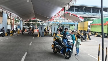 Sepinya Tenda Pemudik Sepeda Motor di Pelabuhan Merak.