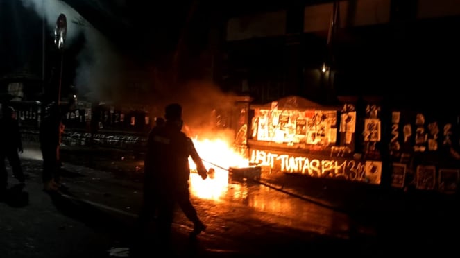 Demo di gedung DPRD Kota Malang berakhir ricuh