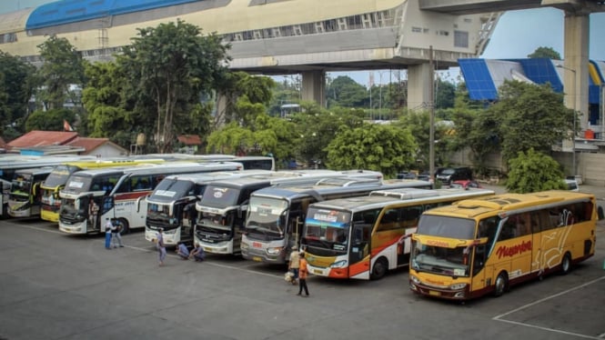 Waduh! Mayoritas Bus Angkutan Mudik di Terminal Kampung Rambutan Tak Layak Jalan