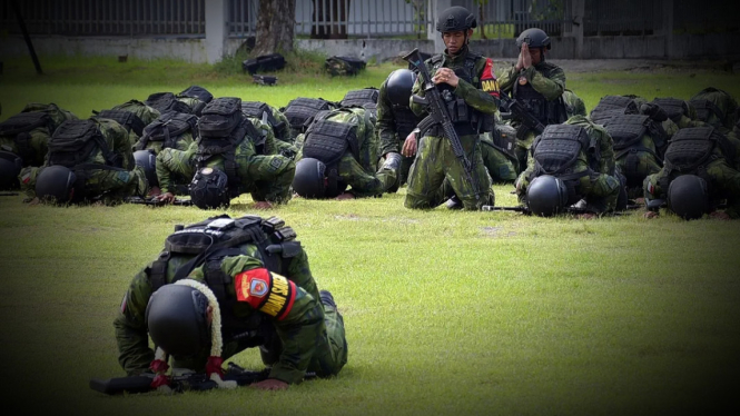 VIVA Militer: Pasukan Gobang II Marinir TNI tiba di Surabaya