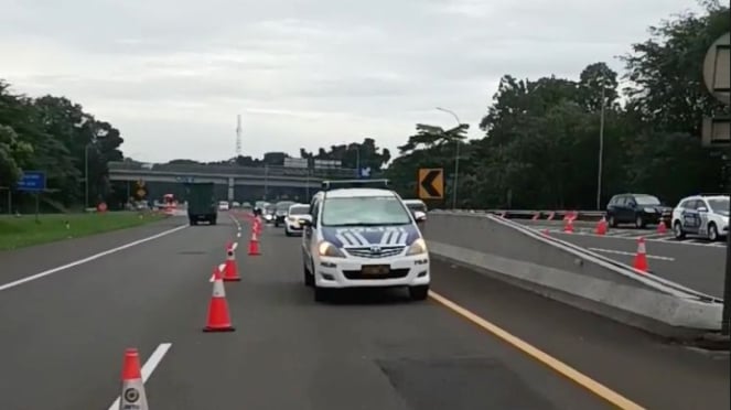 Jesa Marga aplicada contra el lado máximo de Jagoravi Toll Road