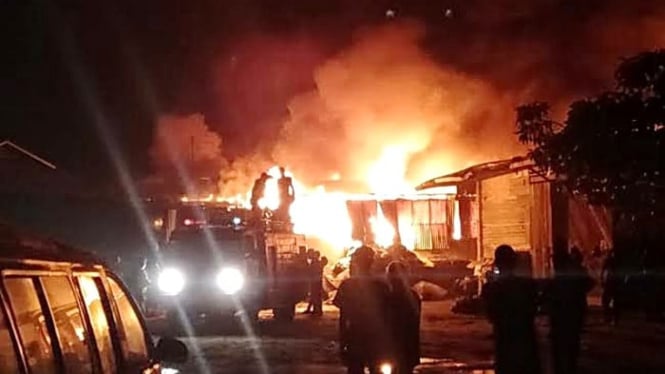 Kebakaran di Pasar TPO pakaian bekas di Kota Tanjung Balai. (istimewa/VIVA)