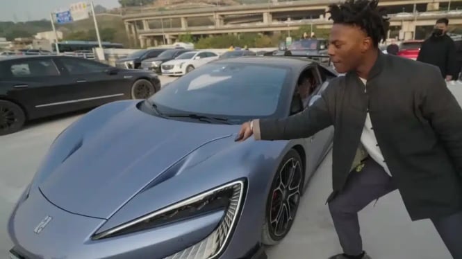 iShowSpeed Dibikin Kaget dengan Kecanggihan Mobil China Ini