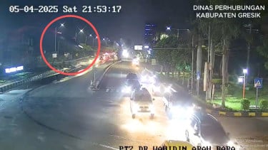Video Detik-detik BMW Terbang di Tol Gresik yang Belum Rampung