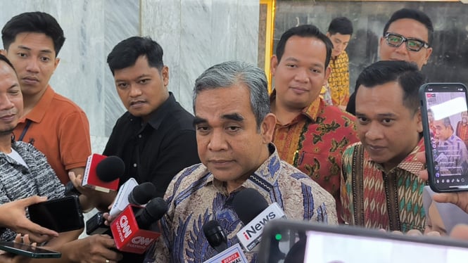 Sekjen Partai Gerindra, Ahmad Muzani di Kompleks Parlemen, Senayan, Jakarta Pusat, Rabu, 9 April 2025