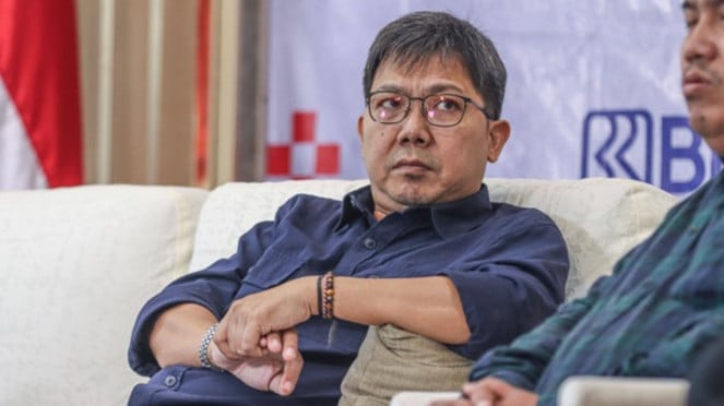 Toalla Bung en la discusión de PSSI Press relacionada con la naturalización en la oficina de Camenpora