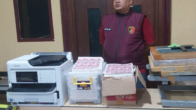 La policía tomó la imagen de la imagen de dinero falso.