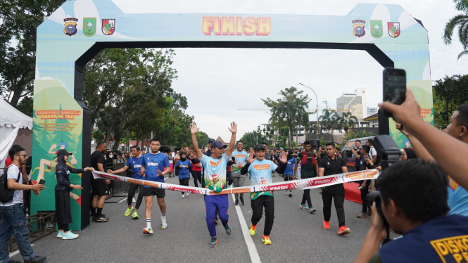 Kapolda Riau Irjen Hery Heryawan mengikuti Karhutla Fun Run 2025