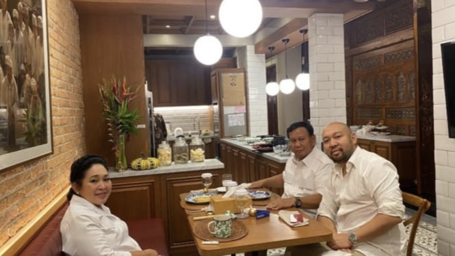 Potret Prabowo, Titiek Soeharto dan Didit Hediprasetyo duduk semeja (sumber foto: Instagram @prabowo)