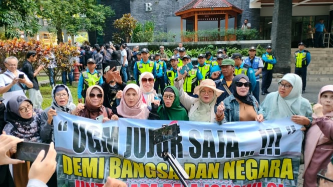 Demo pertanyakan ijazah Jokowi di UGM