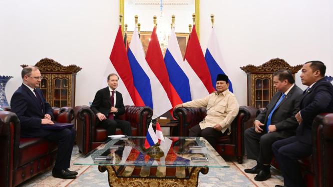 Presiden RI Prabowo Subianto dalam pertemuan dengan Wakil Pertama Perdana Menteri Federasi Rusia, Denis Manturov di Istana Merdeka, Jakarta Pusat (sumber foto: Muchlis Jr - Biro Pers Sekretariat Presiden)