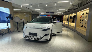 Isi Baterai Lebih Cepat dari Ponsel, XPeng X9 Siap Guncang Pasar Mobil Keluarga