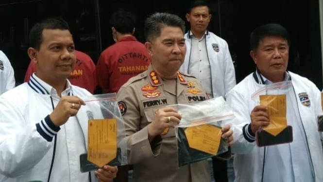 Polda Sumut gelar konferensi pers live aksi pornografi di media sosial.(B.S.Putra/VIVA)