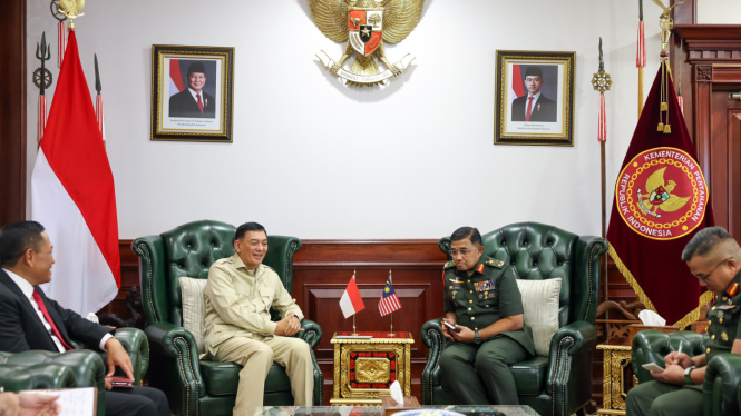 VIVA Militer: Menhan RI Sjafrie Sjamsoeddin bertemu Panglima Tentera Malaysia