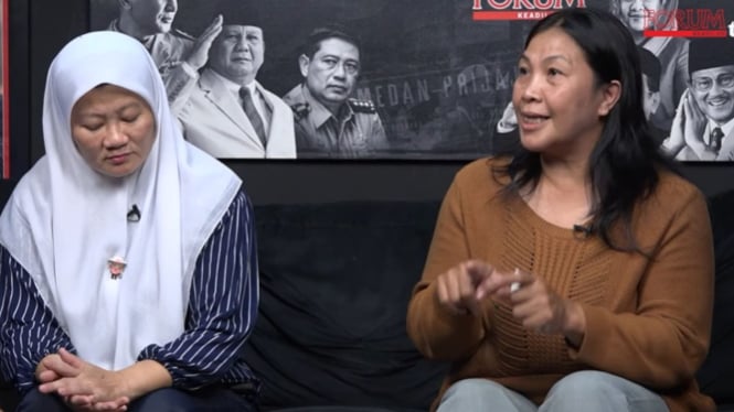 Vivi (kiri) dan Butet (kanan) mantan pemain sirkus Taman Safari Indonesia (TSI)