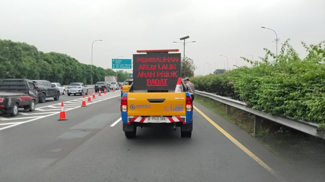 Pengalihan arus lalu lintas imbas kemacetan di Tol Sedyatmo