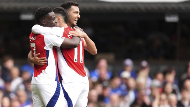 Hasil Premier League: Arsenal Pesta Gol, Comeback Chelsea, Manchester United Tumbang