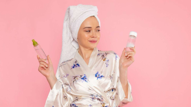 Masih Bingung Bedain Micellar Water dan Oil Cleanser? Ini Penjelasan Simpel dan Tips Memilihnya