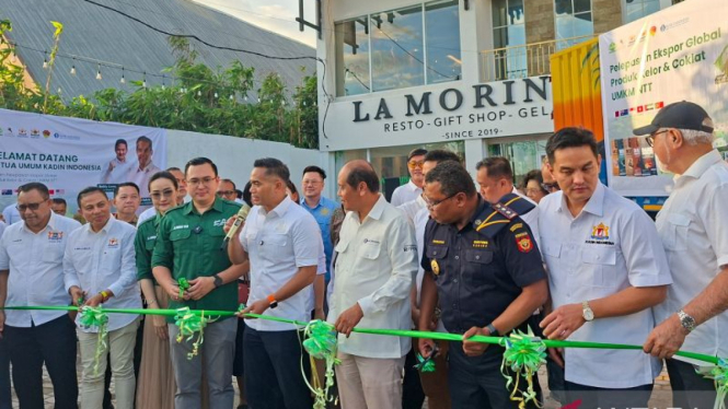 Ketua Umum Kadin Anindya Bakrie melepas ekspor La Moringa.