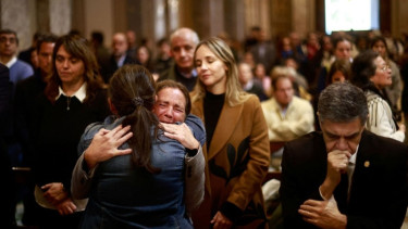 Momen Haru, Tangis, dan Senyuman Mengiringi Kepergian Paus Fransiskus di Argentina (Doc: CNN Internasional)