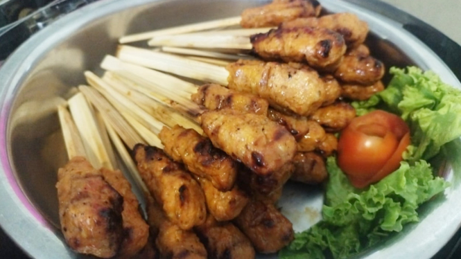 Sate lilit ayam khas Bali 