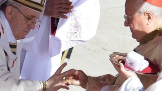 Cincin Kepausan Ikut Dimusnahkan Setelah Paus Fraksiskus Wafat, Ini Alasannya