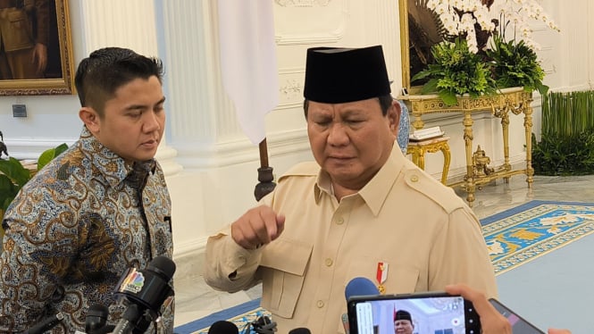 6807886440aa7-prabowo-akan-tunggu-laporan-airlangga-soal-negosiasi-kebijakan-tarif-trump_665_374 6807886440aa7-prabowo-akan-tunggu-laporan-airlangga-soal-negosiasi-kebijakan-tarif-trump_665_374