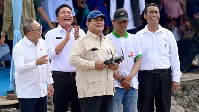 Prabowo Tebar Benih Padi Pakai Drone di Ogan Ilir Sumsel