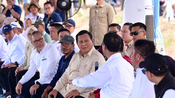 6808b5544e7ed-prabowo-minta-bumn-tni-polri-bangun-gudang-penyimpanan-beras_665_374 6808b5544e7ed-prabowo-minta-bumn-tni-polri-bangun-gudang-penyimpanan-beras_665_374