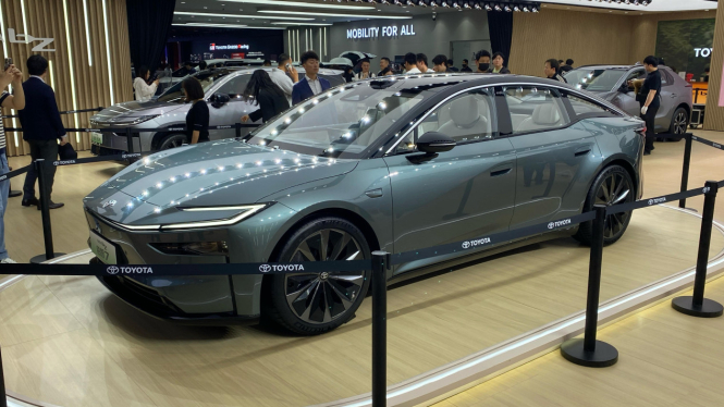Toyota bZ7 di Shanghai Auto Show 2025