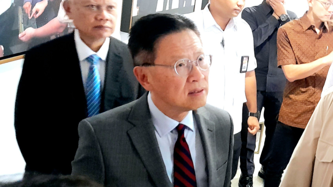 [Bos Grup Lippo, James Riady, saat menghadiri rapat di Kementerian PKP, kawasan Thamrin, Jakarta Pusat, Rabu, 23 April 2025]