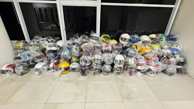 Barang bukti 130 helm milik Ariyanto yang disita Kejagung