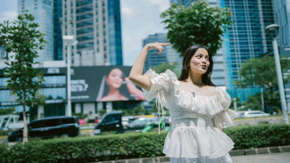 Aruma Abadikan Momen Pertama Kali Muncul di Billboard Bursa Efek Indonesia