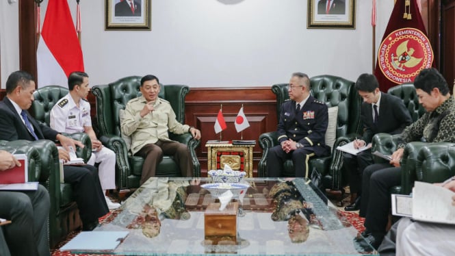 680b5e9de2778-viva-militer-menhan-ri-sjafrie-sjamsoeddin-menerima-jenderal-yoshida-yoshihide_665_374 680b5e9de2778-viva-militer-menhan-ri-sjafrie-sjamsoeddin-menerima-jenderal-yoshida-yoshihide_665_374