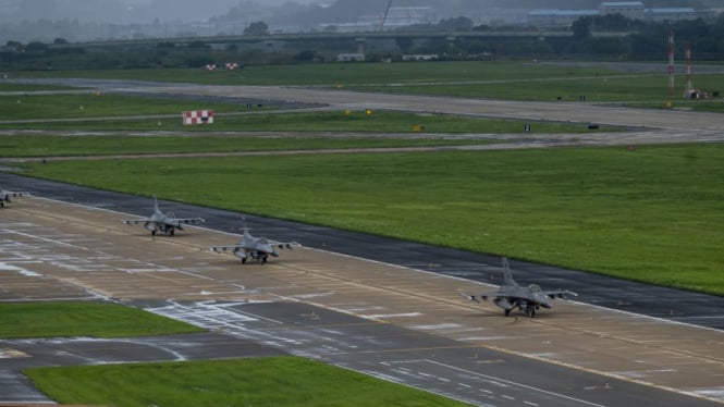 VIVA Militer: Jet tempur F-16V Viper Angkatan Udara Amerika Serikat 