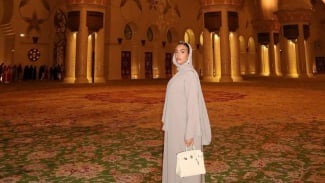 Kekasih Cristiano Ronaldo Jadi Sorotan, Setelah Berhijab di Masjid Malah Buka-bukaan di Pantai