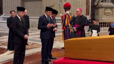 Momen Jokowi beri penghormatan terakhir saat pemakaman Paus Fransiskus 