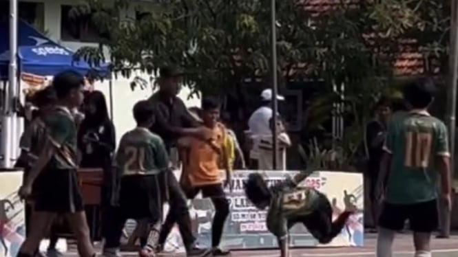 Viral! Anak SD Dibanting Pelatih Saat Selebrasi Futsal di Surabaya