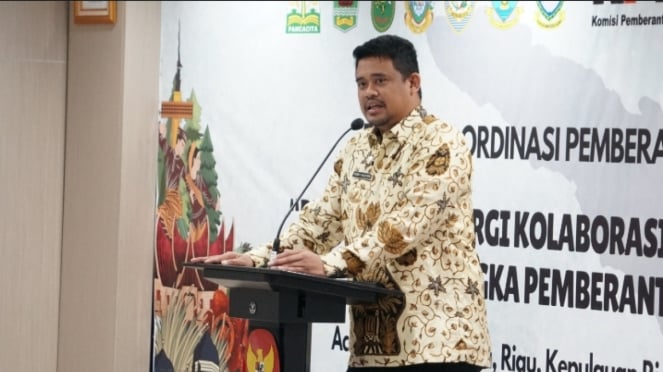 El gobernador de Sumatra del Norte, Bobby Nasuse, cuando el lunes 28 de abril de 2025, asistió al evento de resistencia de KPK