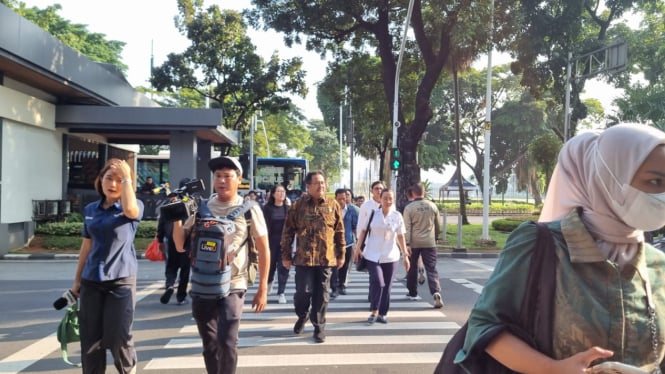 Kurang Jalan Kaki, Rano Karno Pertimbangkan Naik Transportasi Umum Seminggu 3 Kali