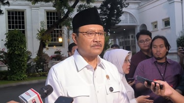 Menteri Sosial (Mensos) Saifullah Yusuf alias Gus Ipul di Kompleks Istana Kepresidenan, Jakarta Pusat, Rabu, 30 April 2025