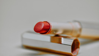 Pakai Lipstik saat Puasa Ramadhan, Batal atau Tidak? Ini Penjelasan Lengkapnya
