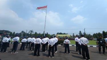 Sebanyak 39 siswa SMP nakal di Purwakarta dimasukan ke barak militer