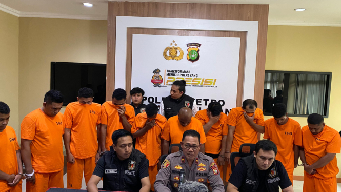 Tampang 10 orang yang jadi tersangka buntut bentrokan dua kelompok di Kemang Jaksel
