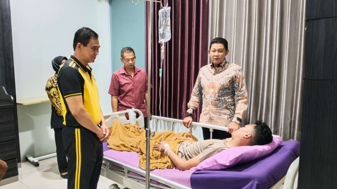 Polisi yang Diturunkan Demonstran Aksi Hari Buruh Dirawat di Rumah Sakit